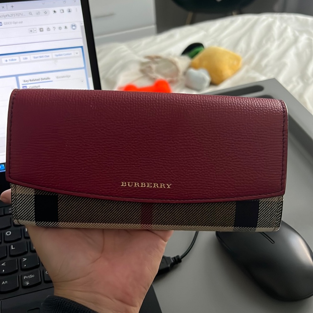Burberry Wallet - Like new
